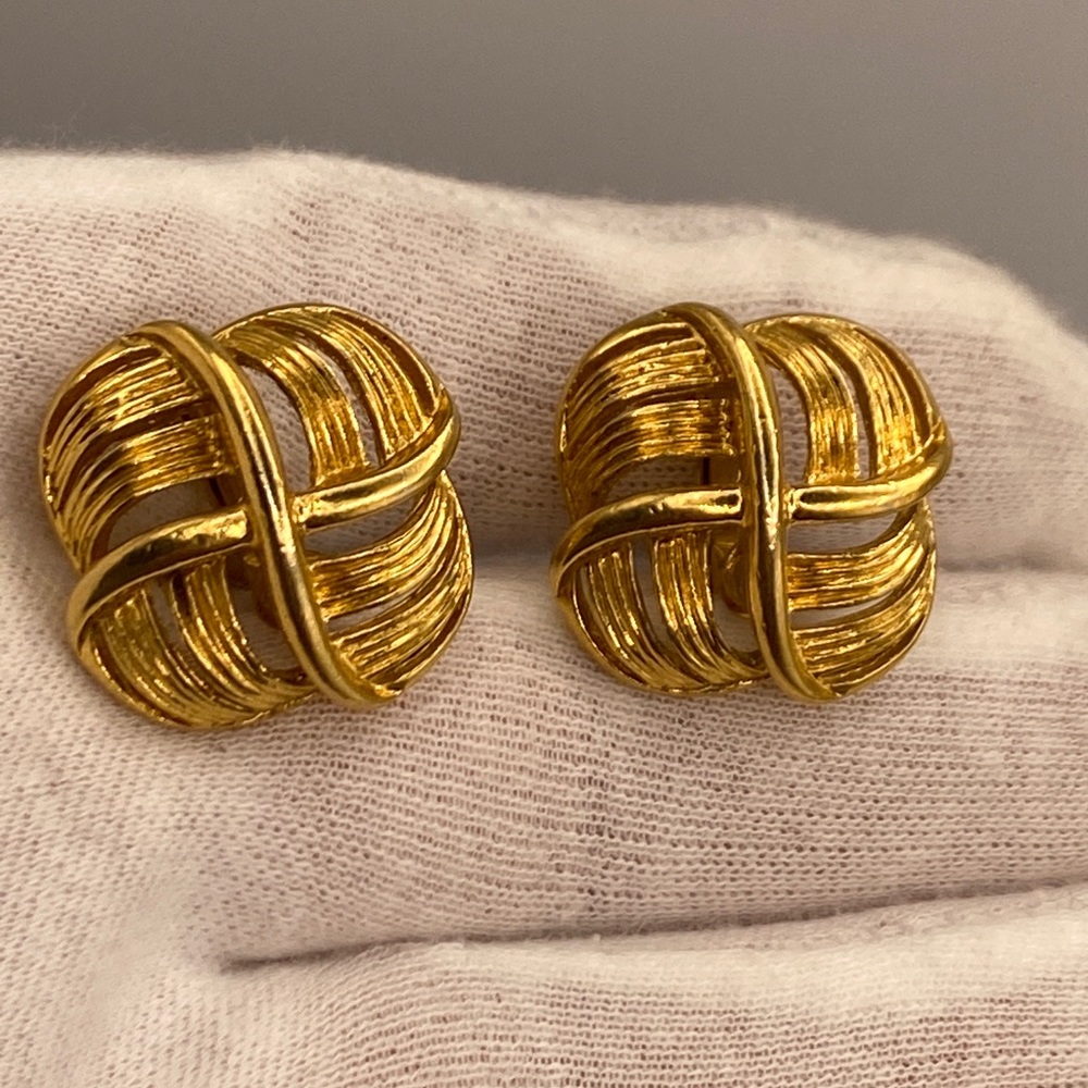 Vintage Classic Napier Screw Back Gold Earrings‎
